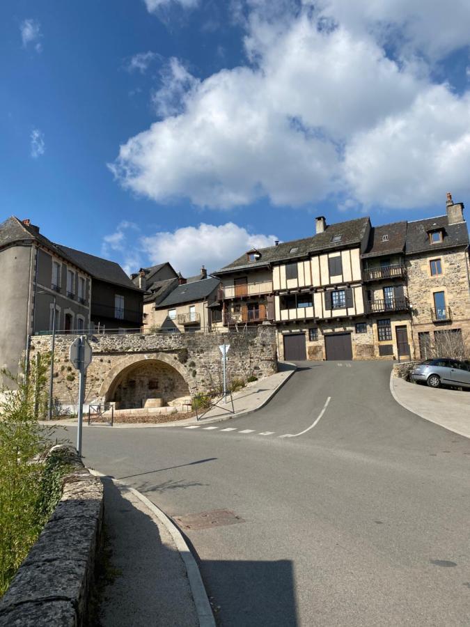 Au Pont D'Olt Hotel Saint-Côme-dʼOlt Exterior foto